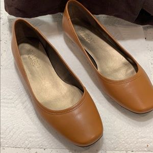 Talbots Brown Flats - Like New